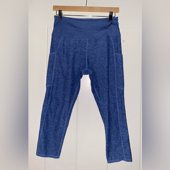 Kirkland Signature Crop Leggings Women L‎ Athletic Outdoor Running Hike Trails - Picture 8 of 8